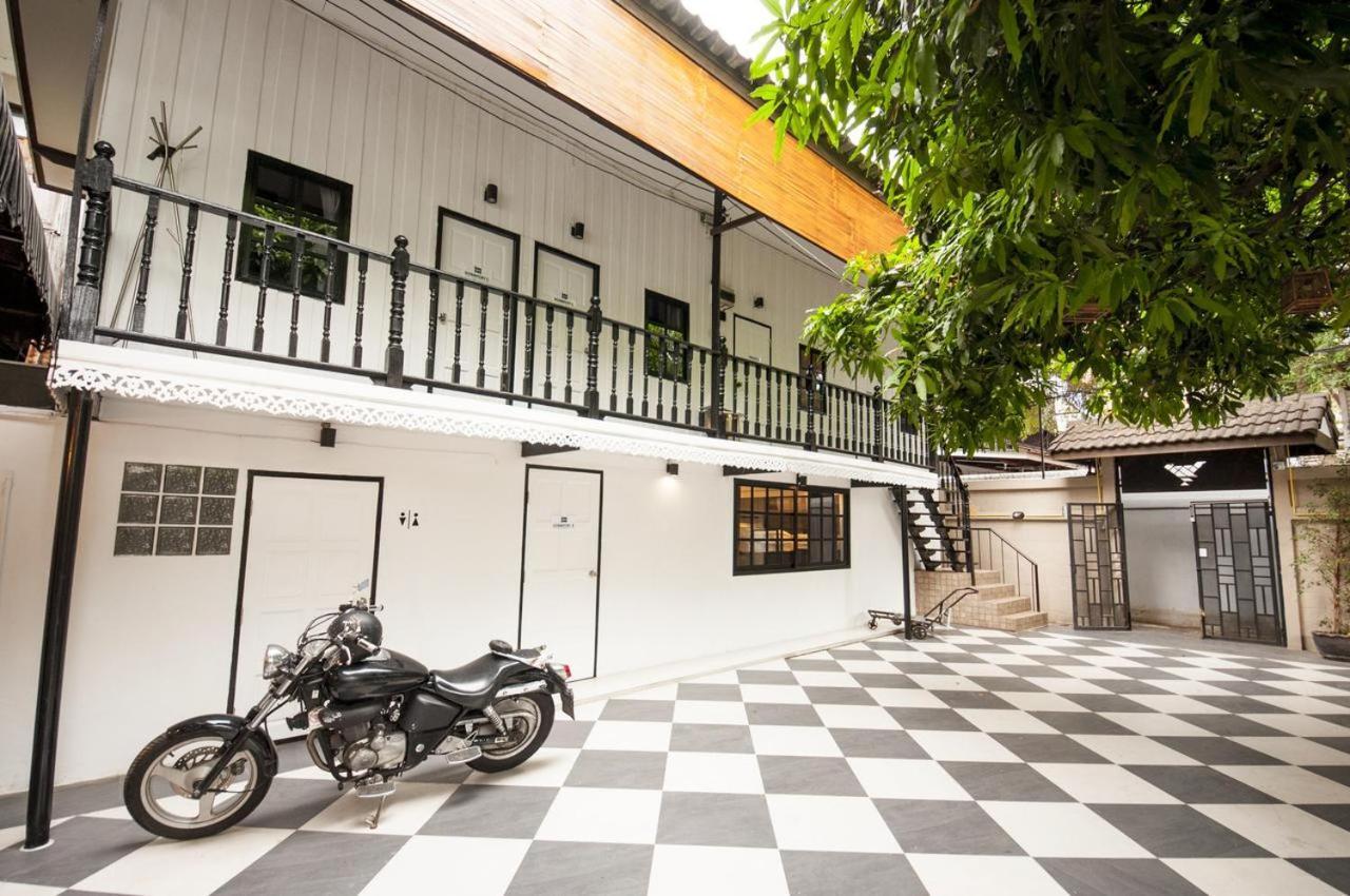 The Hidden House Hostel Μπανγκόκ Εξωτερικό φωτογραφία
